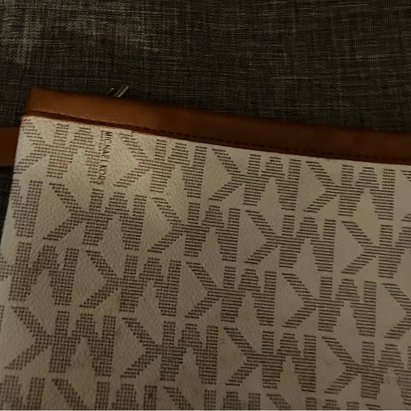 Michael Kors Mini Bag - Picture 4 of 5